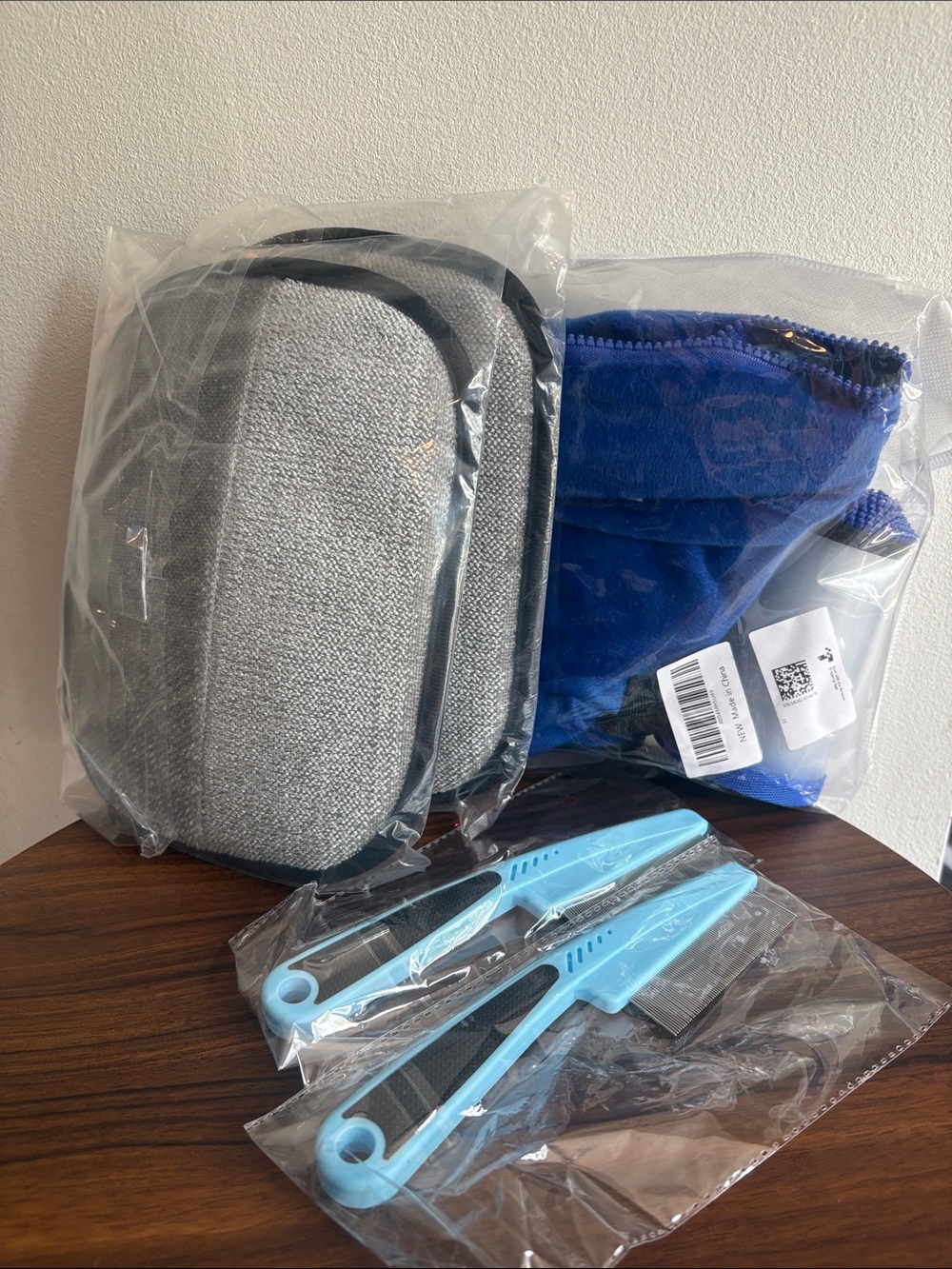 *5 ITEMS* Dog Grooming Set. hair removal gloves, fine tooth combs, and ecollar